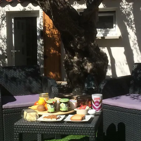 Aux Delices De L'olivier Bed & Breakfast